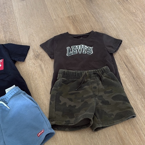 Levi’s Sets - Picture 2 of 3